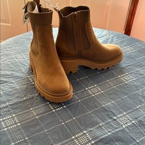 Universal Thread Tan Chunky Sole Boots